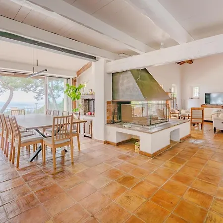 Faron - Beautiful With Swimming Pool, Superb Sea View